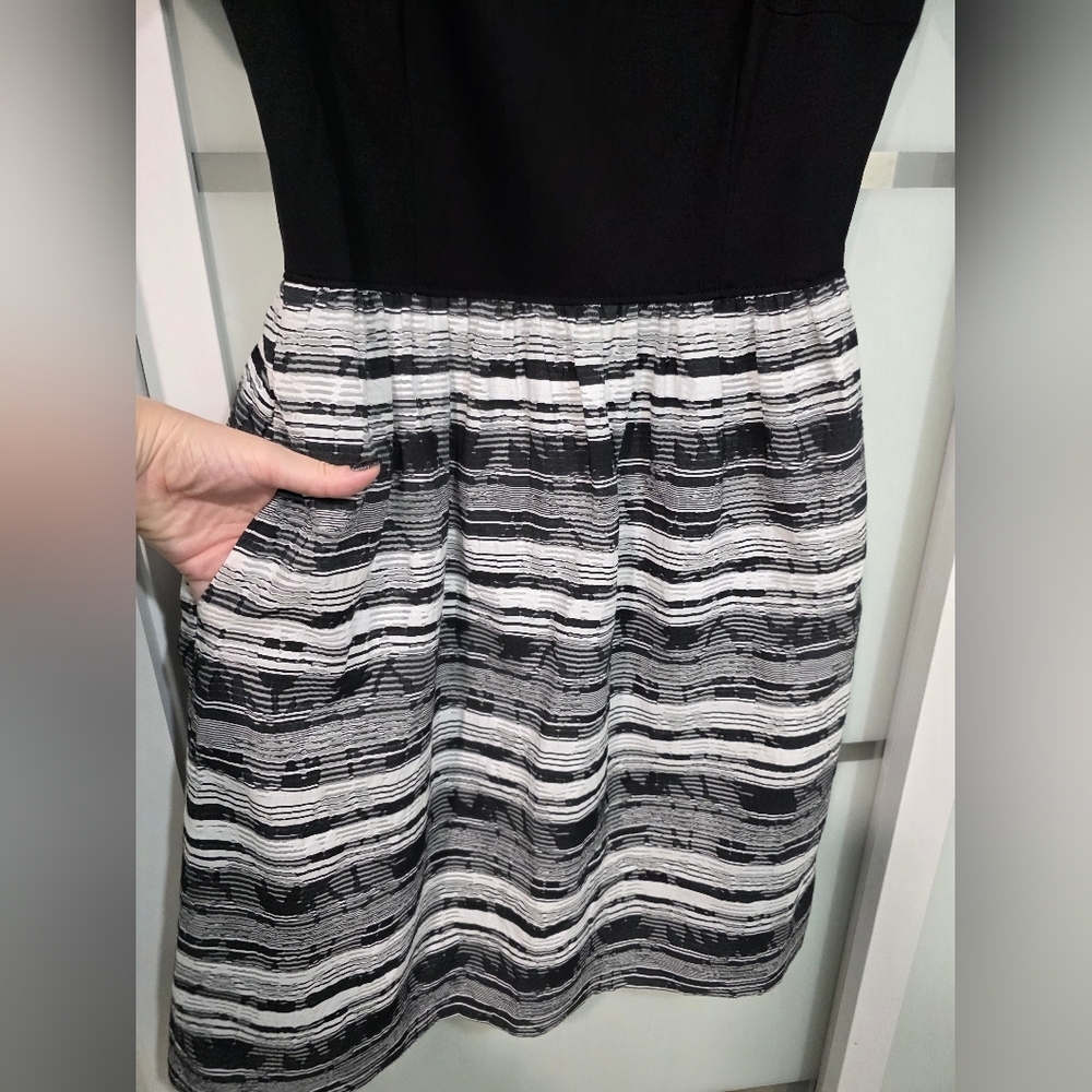 ESCADA Sport Black & White Pocket Dress – Size 40 (EU) - Picture 9 of 16